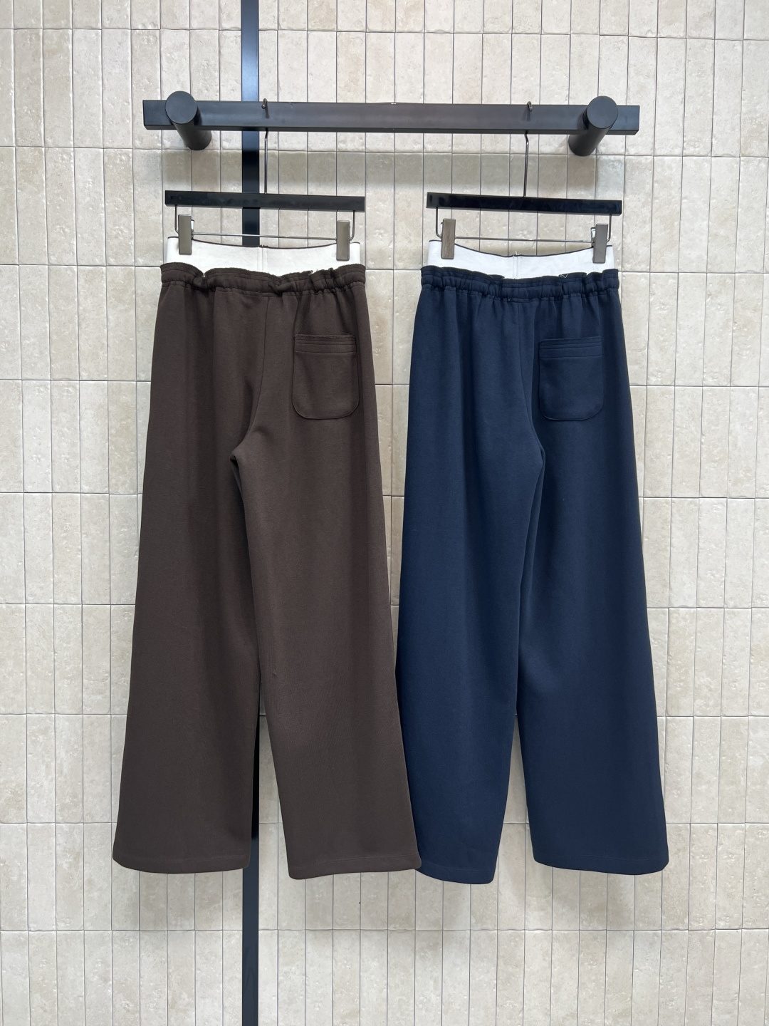 AW 25秋冬新款 字母织带直筒休闲裤 每年必出的经典款 大王女孩人手必备 字母松紧腰身设计 阔腿的直筒