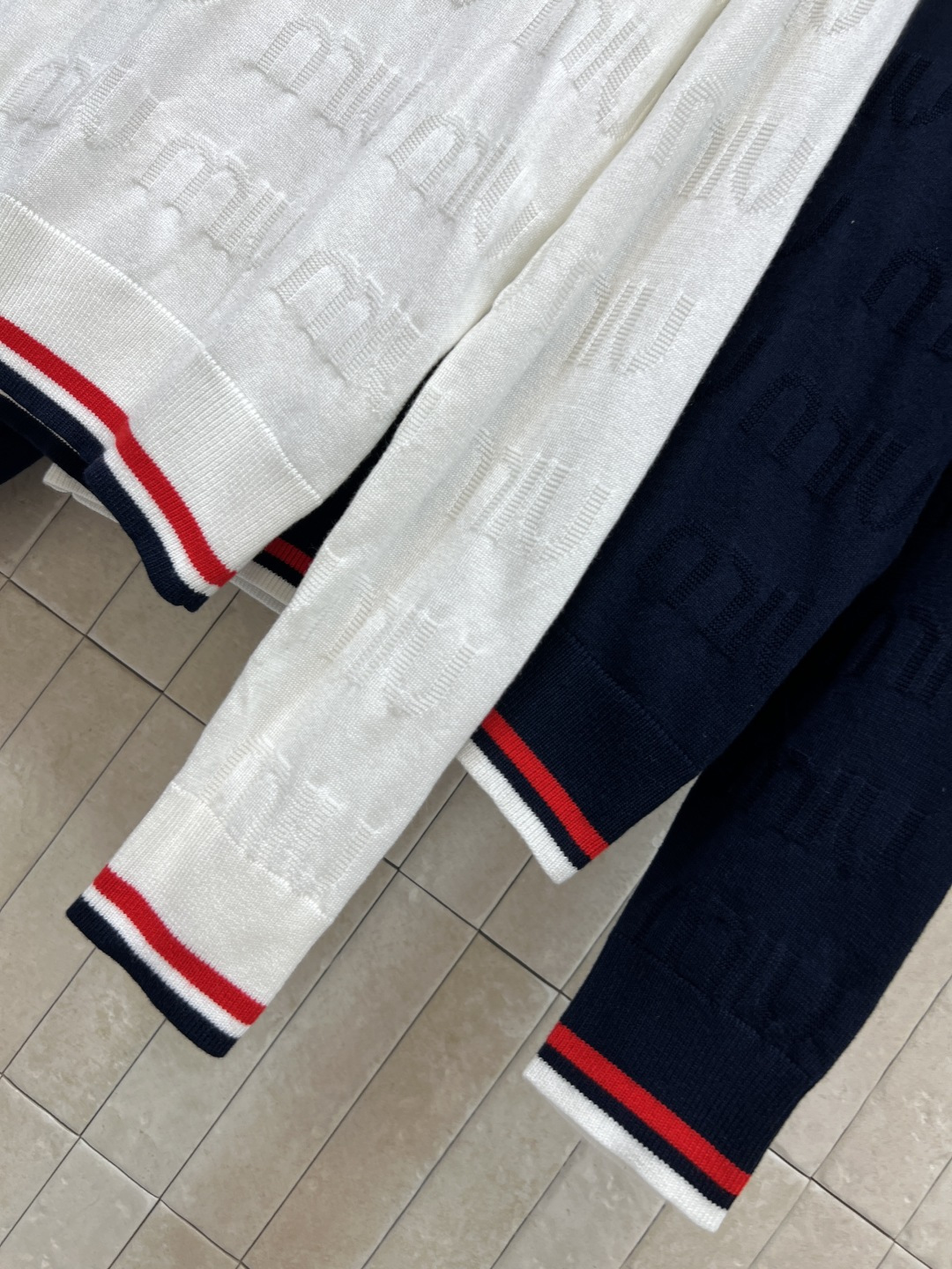 MIu家 25秋冬新款 logo提花针织系列 圆领套头长袖衫+V领长袖开衫 经典条纹拼接 满印logo提