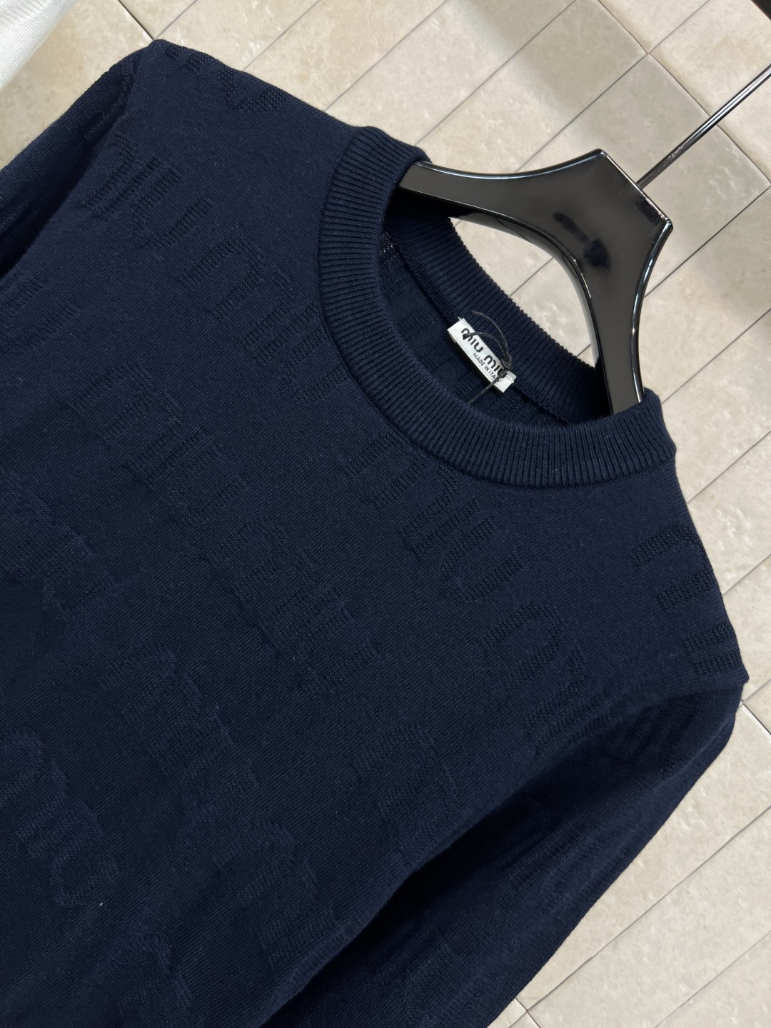 MIu家 25秋冬新款 logo提花针织系列 圆领套头长袖衫+V领长袖开衫 经典条纹拼接 满印logo提