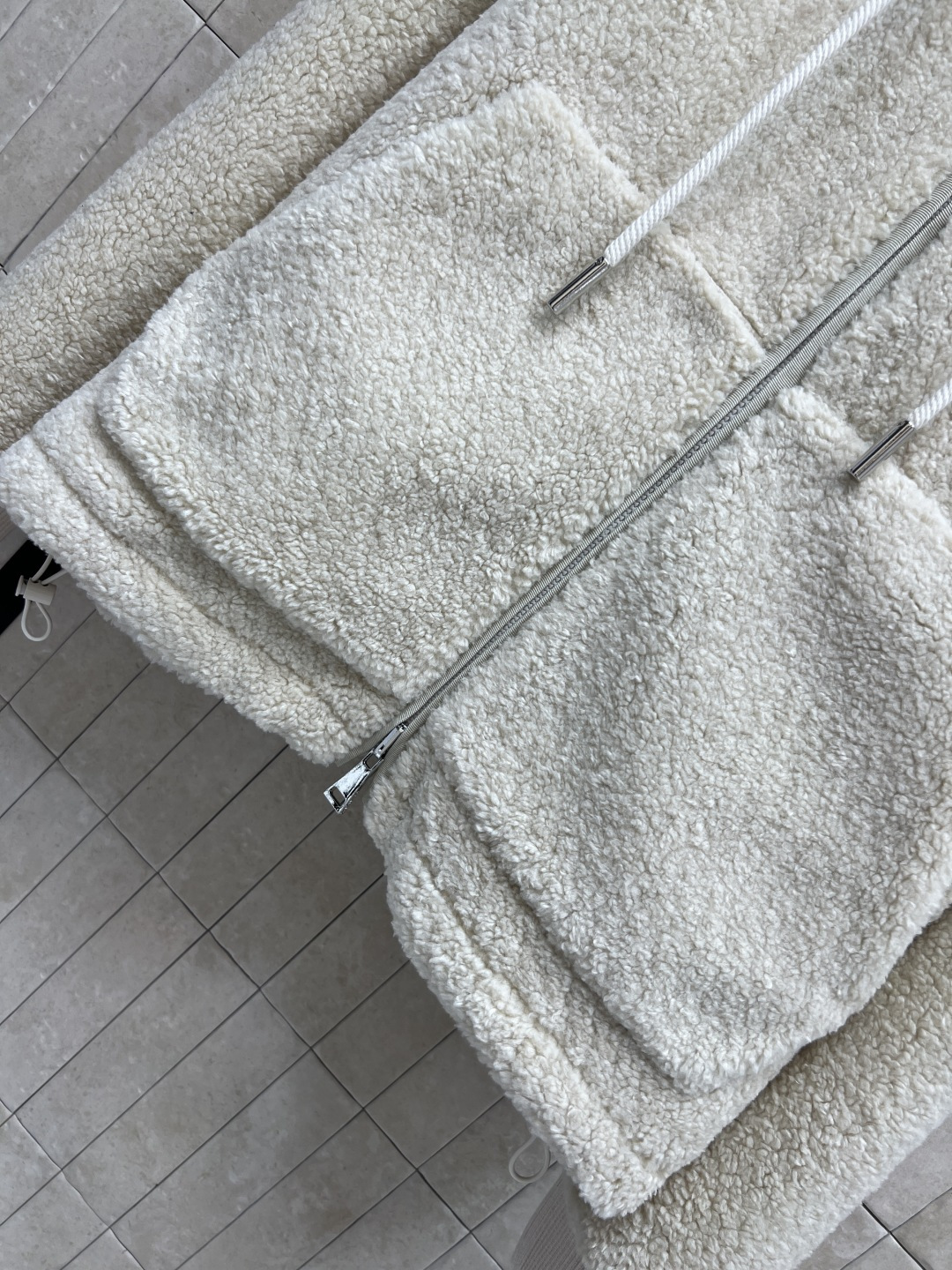 M家 25秋冬新款 双面穿泰迪绒连帽外套 一面纯色尼龙面料 另一面是软萌的颗粒绒泰迪绒 两个风格切换穿出