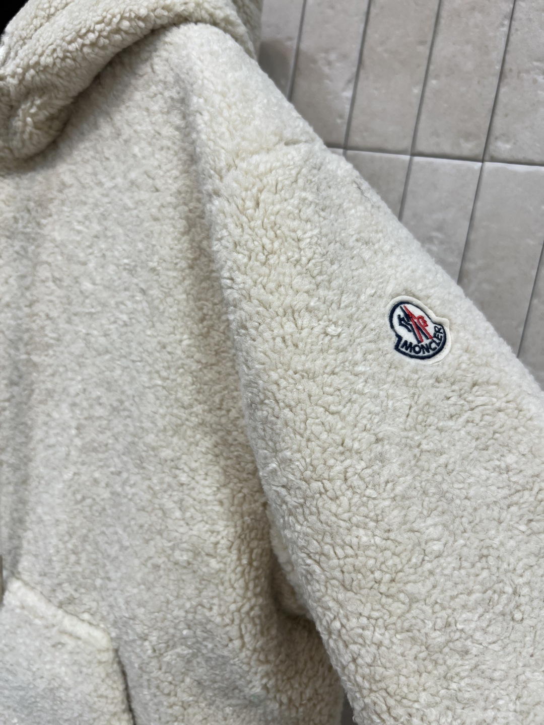 M家 25秋冬新款 双面穿泰迪绒连帽外套 一面纯色尼龙面料 另一面是软萌的颗粒绒泰迪绒 两个风格切换穿出