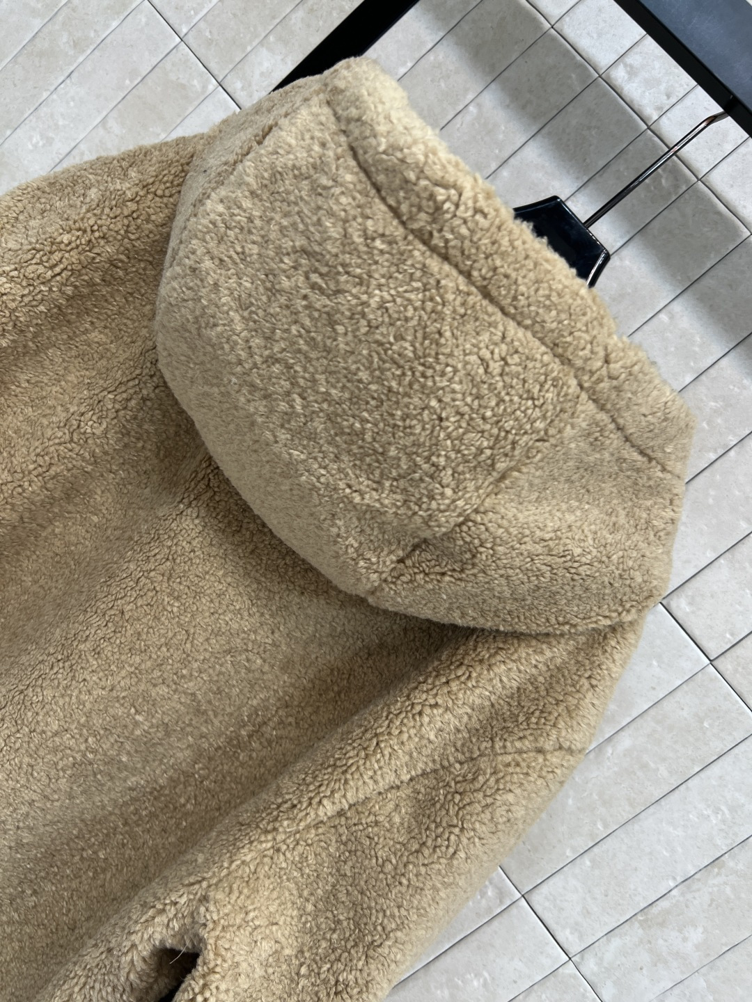 M家 25秋冬新款 双面穿泰迪绒连帽外套 一面纯色尼龙面料 另一面是软萌的颗粒绒泰迪绒 两个风格切换穿出