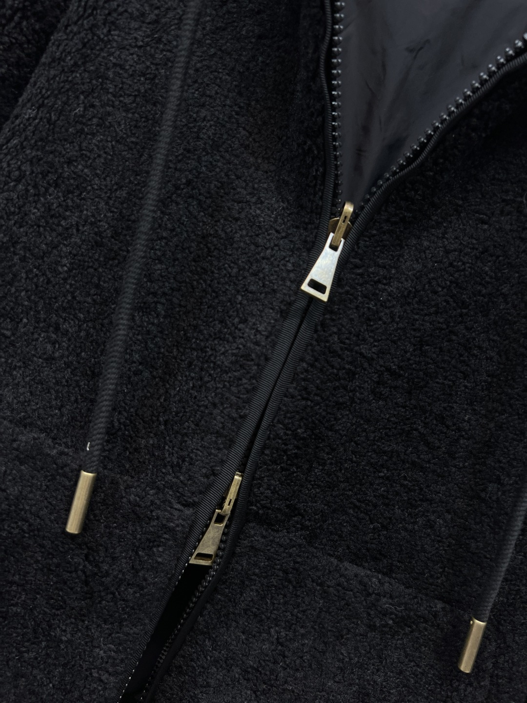 M家 25秋冬新款 双面穿泰迪绒连帽外套 一面纯色尼龙面料 另一面是软萌的颗粒绒泰迪绒 两个风格切换穿出