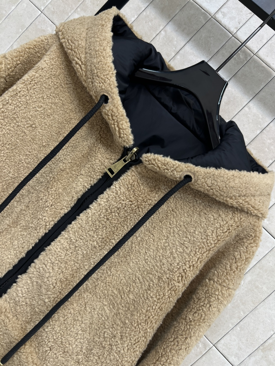 M家 25秋冬新款 双面穿泰迪绒连帽外套 一面纯色尼龙面料 另一面是软萌的颗粒绒泰迪绒 两个风格切换穿出