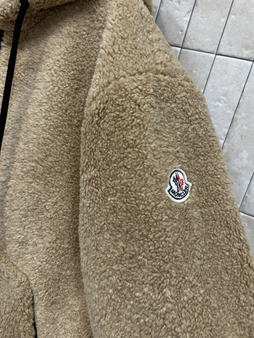 M家 25秋冬新款 双面穿泰迪绒连帽外套 一面纯色尼龙面料 另一面是软萌的颗粒绒泰迪绒 两个风格切换穿出