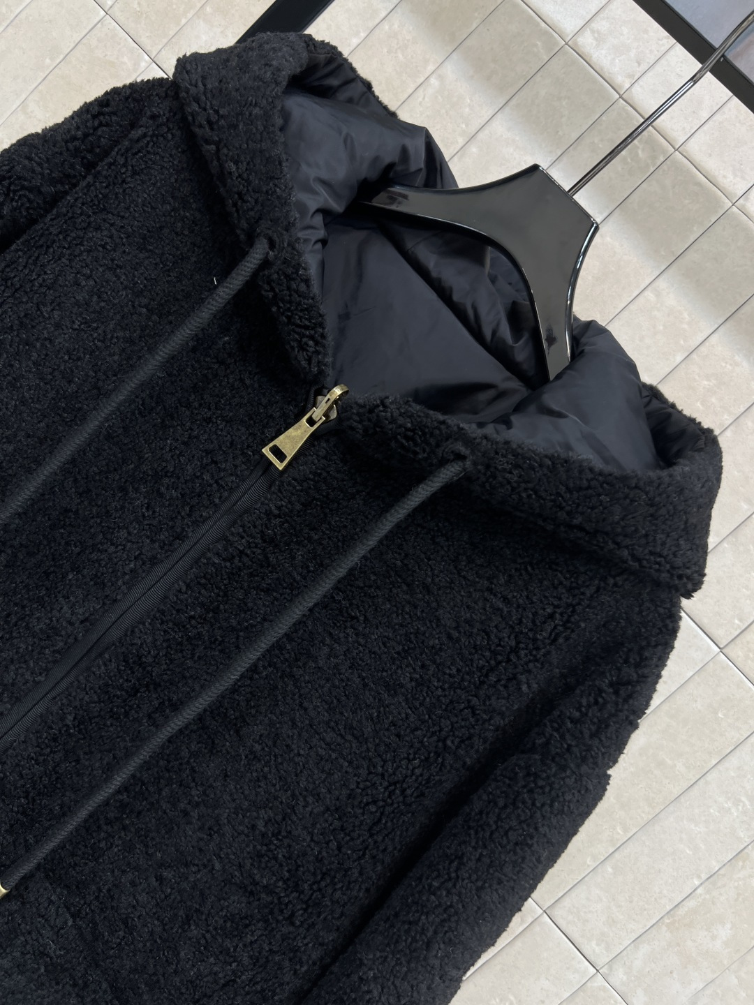 M家 25秋冬新款 双面穿泰迪绒连帽外套 一面纯色尼龙面料 另一面是软萌的颗粒绒泰迪绒 两个风格切换穿出