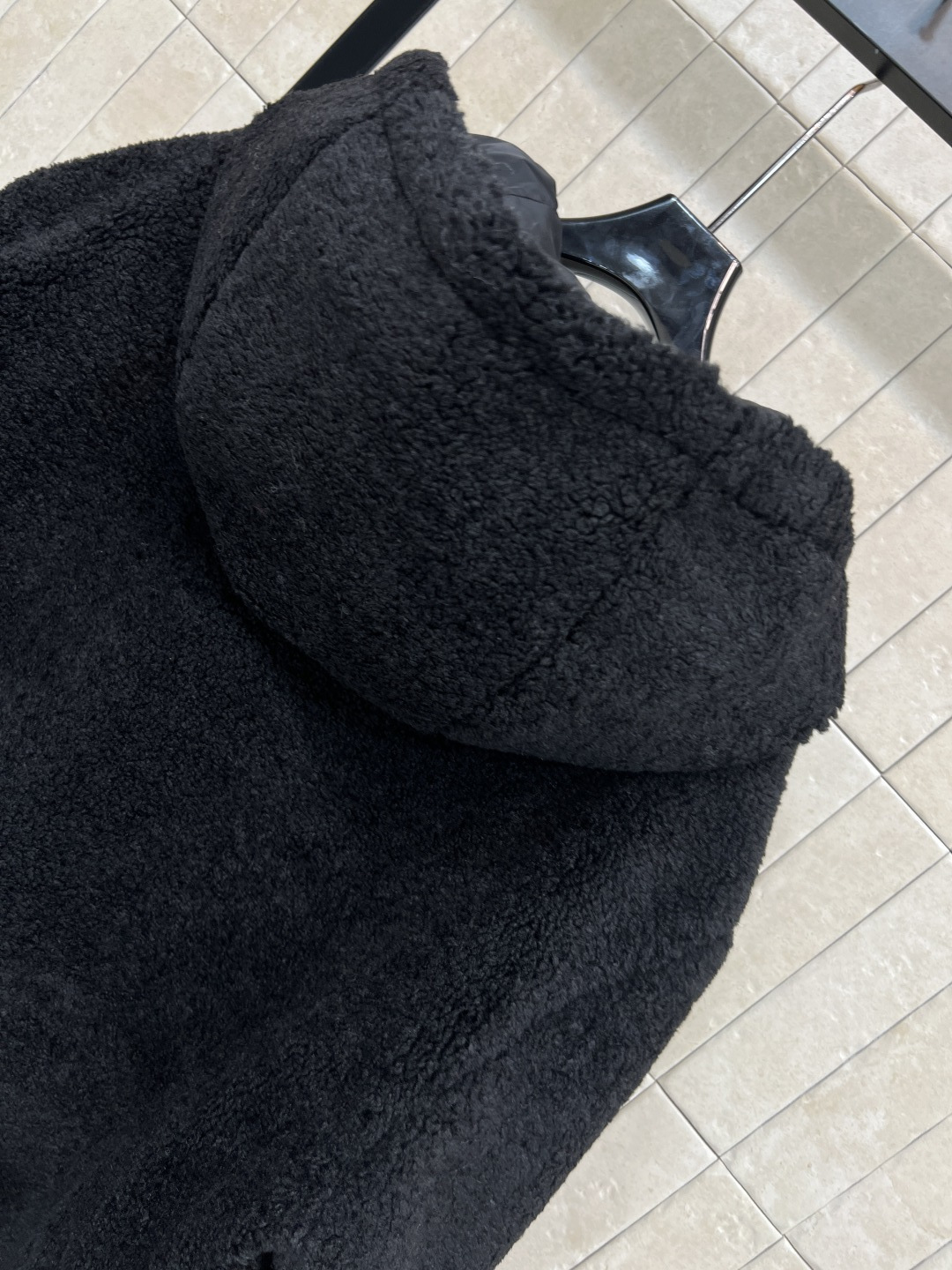 M家 25秋冬新款 双面穿泰迪绒连帽外套 一面纯色尼龙面料 另一面是软萌的颗粒绒泰迪绒 两个风格切换穿出