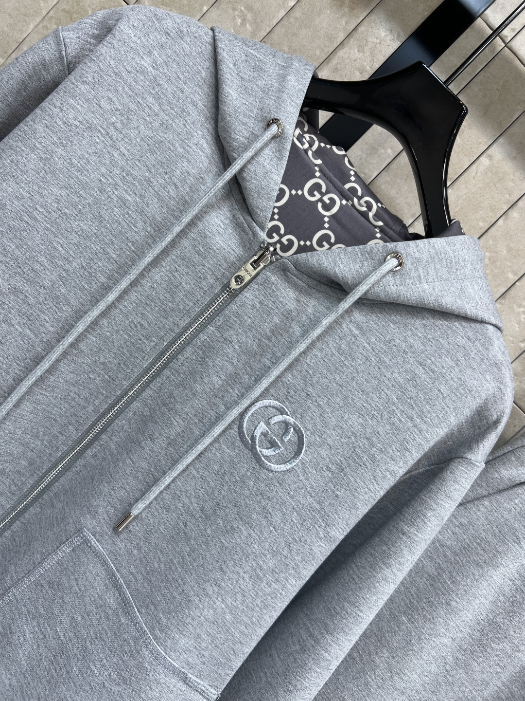 G家 25秋冬新款 双面穿连帽拉链外套+束脚卫裤 外套是双面穿 一面经典双G提花设计 另一面经典纯色设计