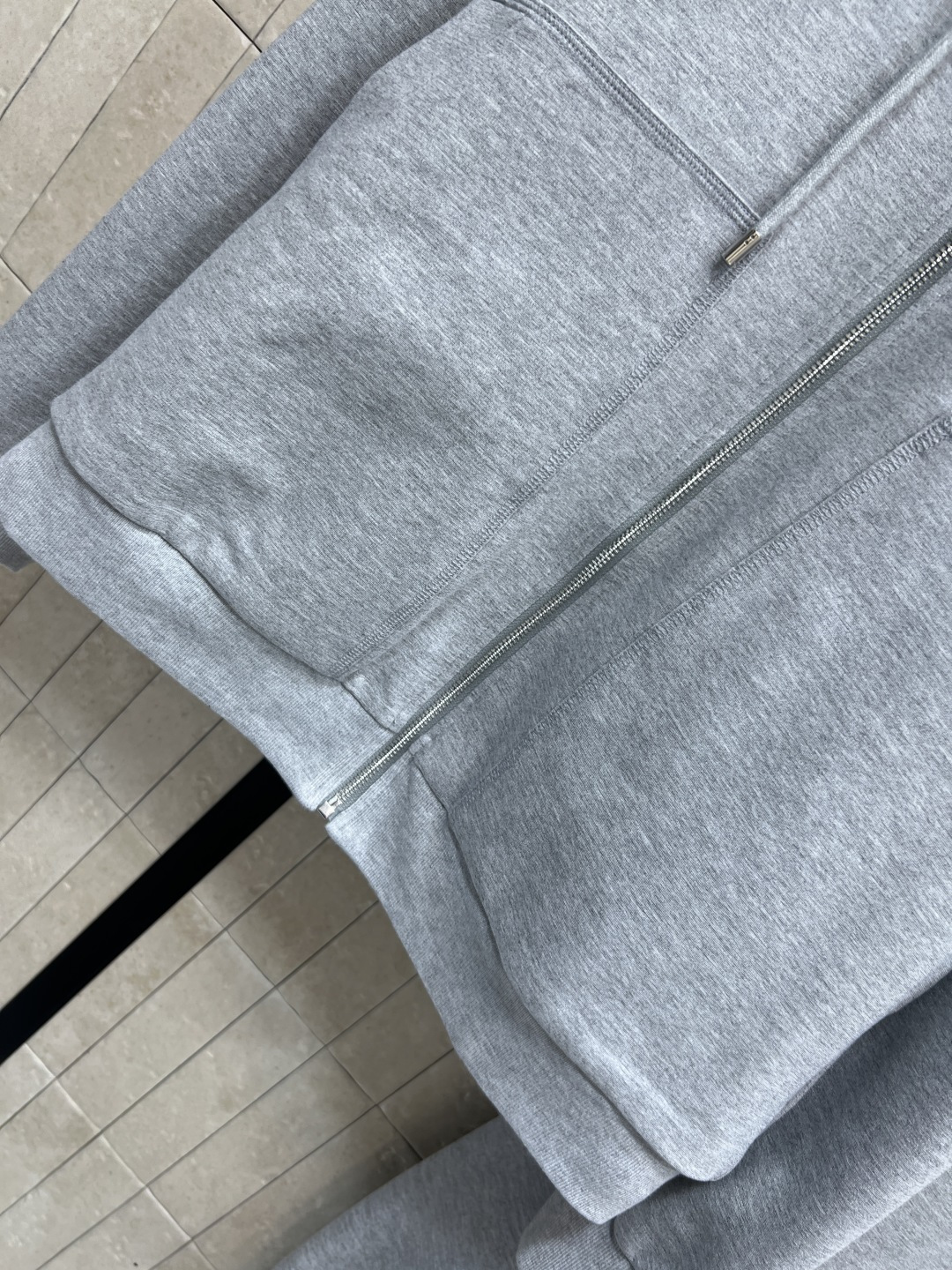 G家 25秋冬新款 双面穿连帽拉链外套+束脚卫裤 外套是双面穿 一面经典双G提花设计 另一面经典纯色设计