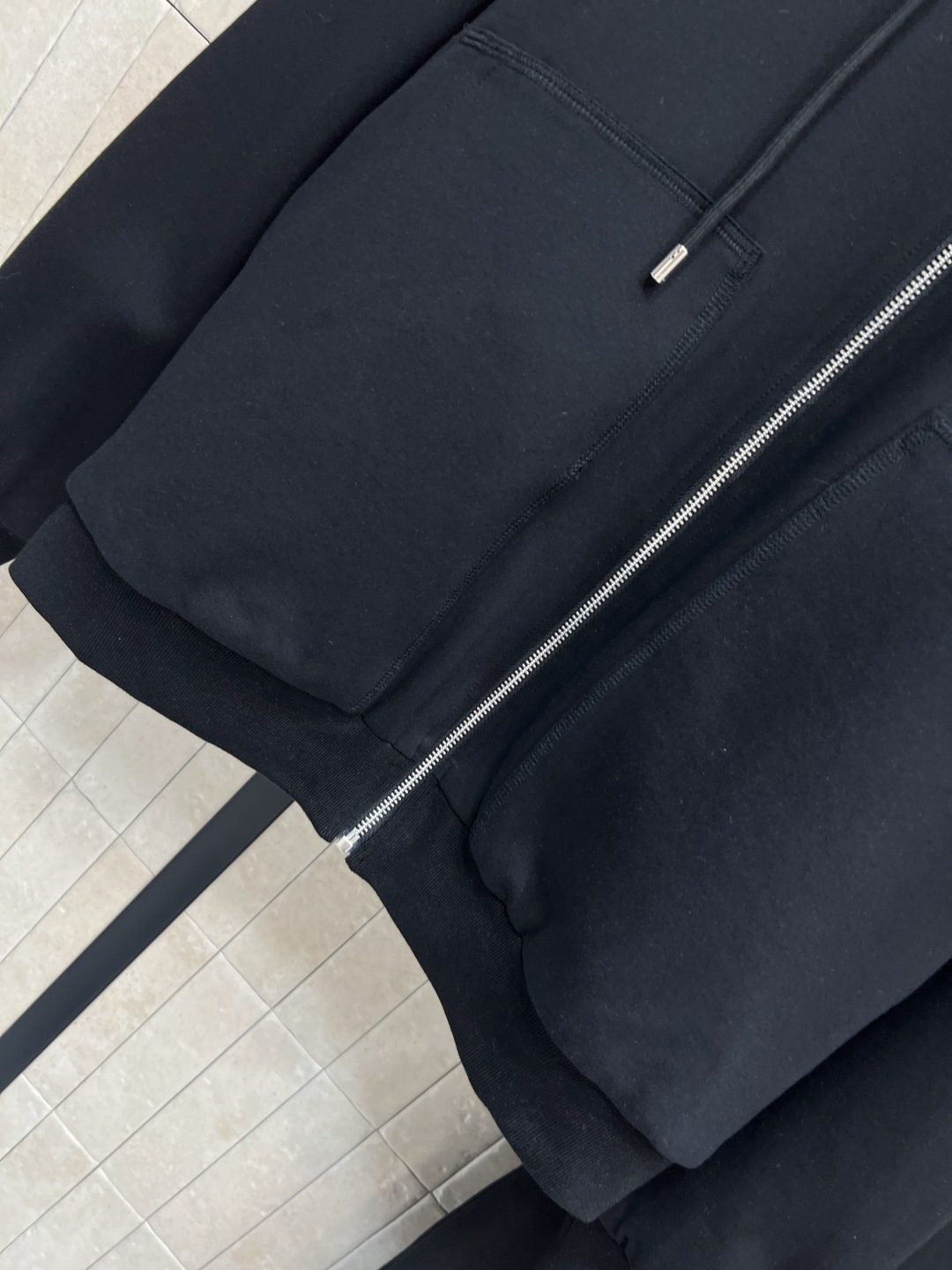 G家 25秋冬新款 双面穿连帽拉链外套+束脚卫裤 外套是双面穿 一面经典双G提花设计 另一面经典纯色设计