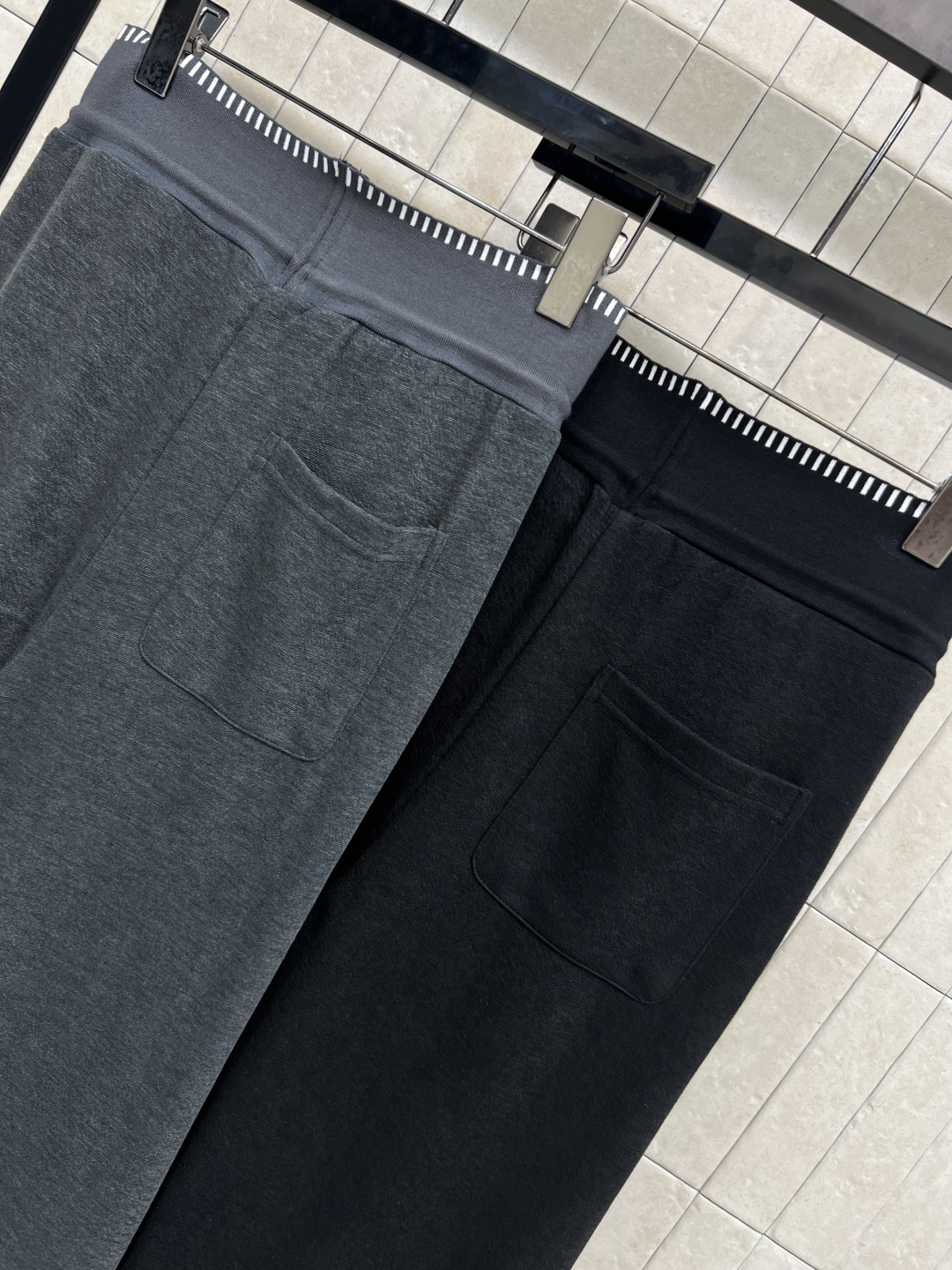 D家 25秋冬新款 字母织带直筒休闲裤 日常太需要了 字母松紧腰+抽绳收腰设计 阔腿的直筒裤型 轻松的穿