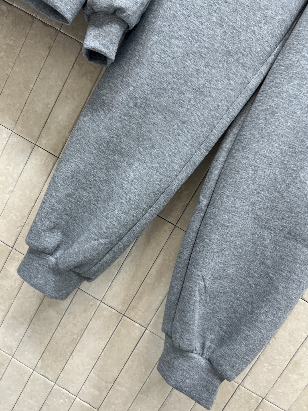 MIu家 25秋冬新款 双面穿连帽外套+束脚卫裤 日常休闲运动套装 外套可双面穿 一面经典纯色另一面复古