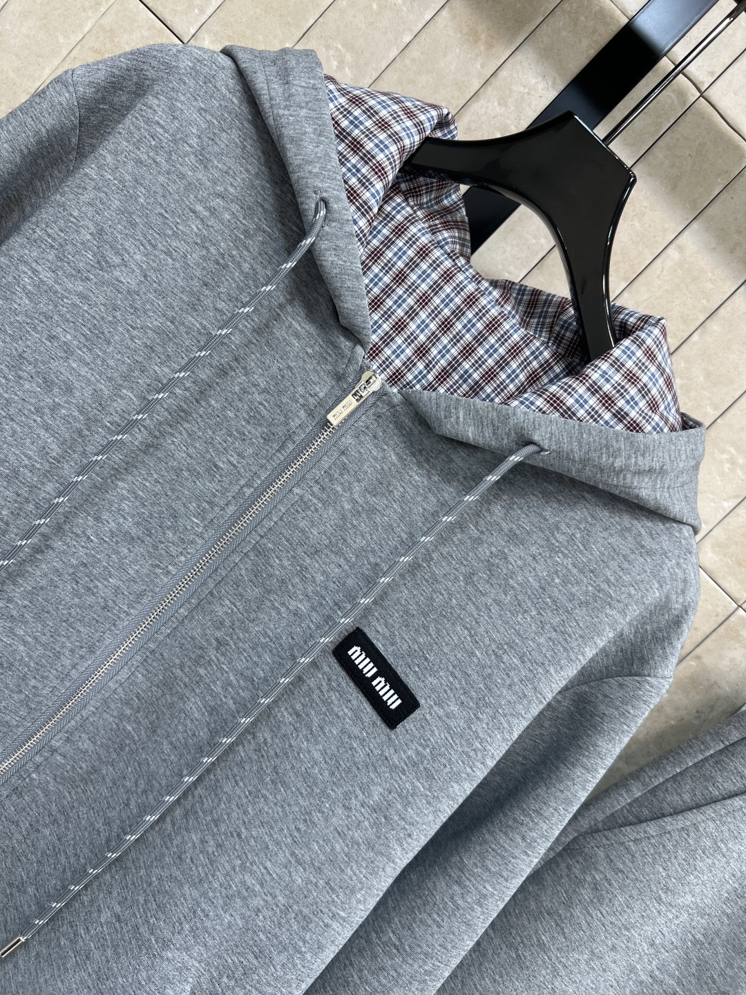 MIu家 25秋冬新款 双面穿连帽外套+束脚卫裤 日常休闲运动套装 外套可双面穿 一面经典纯色另一面复古