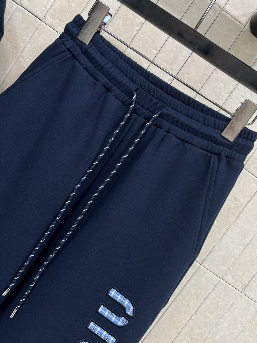 MIu家 25秋冬新款 双面穿连帽外套+束脚卫裤 日常休闲运动套装 外套可双面穿 一面经典纯色另一面复古