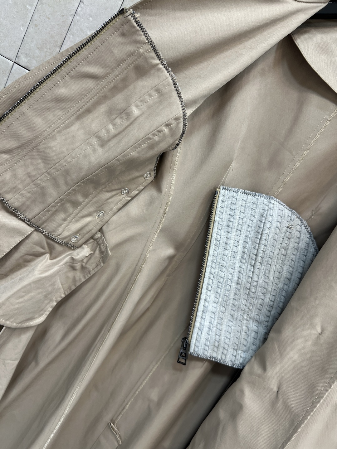 D家 25秋冬新款 一体式紧身胸衣长款风衣 可拆卸束身衣设计 温柔高级显气质 精选纯棉面料打造 力挺有型