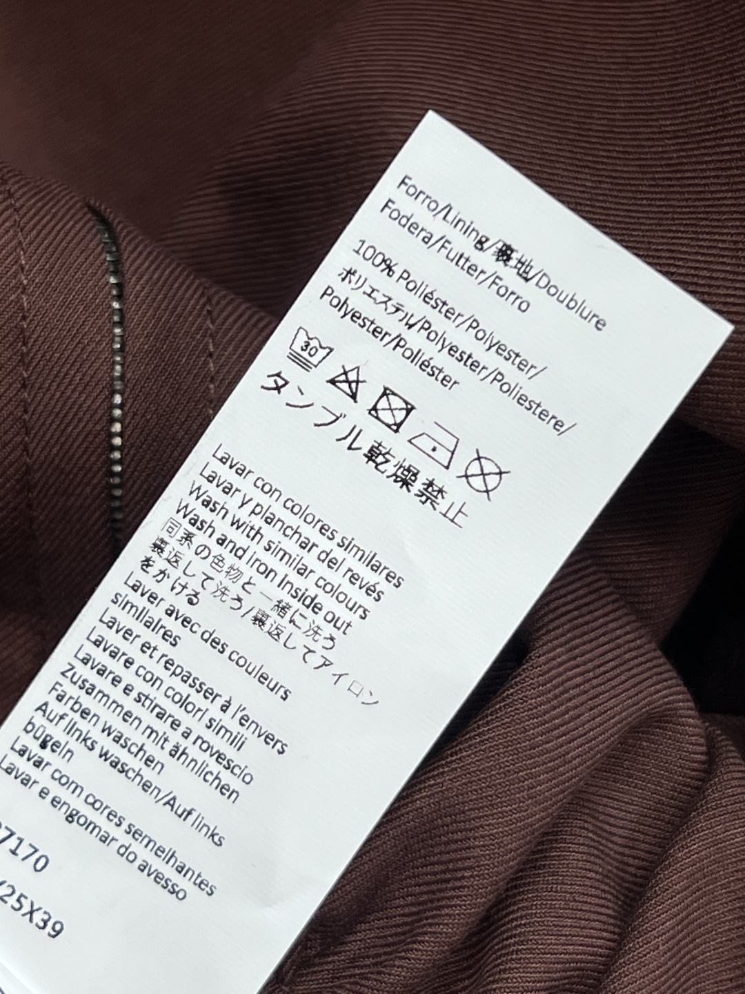 LW家 25秋冬新款 褶皱皮扣收腰翻领夹克 经典翻领拉链夹克版型高级时髦又帅气 前面衣摆标志性的可调节松