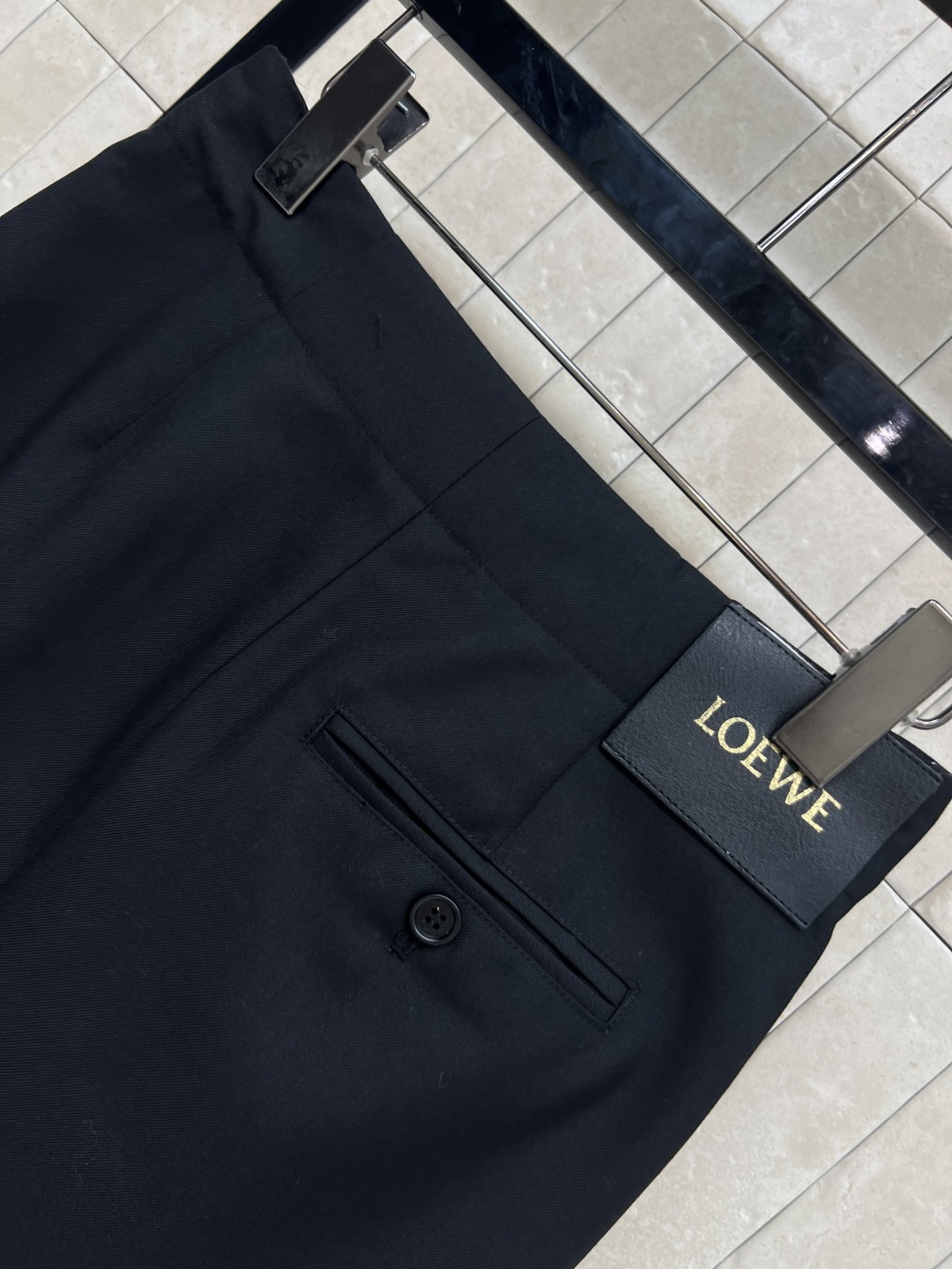 LW家 25秋冬新款 褶皱皮扣装饰西装短裤 四季通吃小短裙 高腰a字版型一秒拉长腿比例 减龄百搭 褶皱高