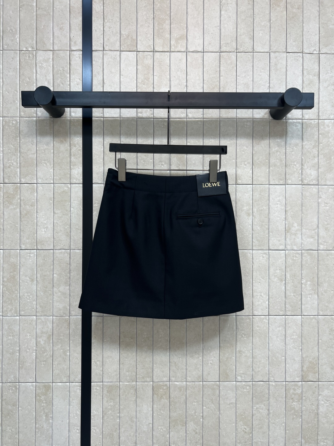 LW家 25秋冬新款 褶皱皮扣装饰西装短裤 四季通吃小短裙 高腰a字版型一秒拉长腿比例 减龄百搭 褶皱高