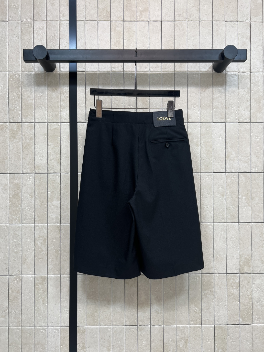 LW家 25秋冬新款 褶皱皮扣装饰阔腿短裤 可以日常通勤的一款西装短裤 高腰褶皱皮带装饰很有设计感 立体