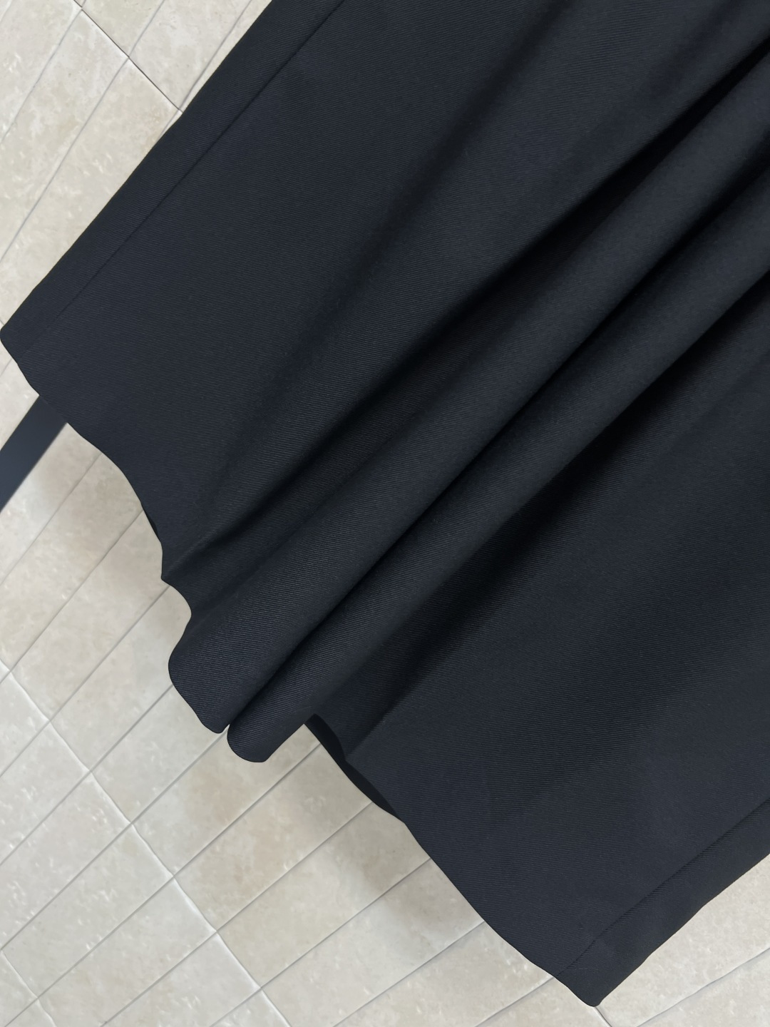 LW家 25秋冬新款 褶皱皮扣装饰阔腿短裤 可以日常通勤的一款西装短裤 高腰褶皱皮带装饰很有设计感 立体