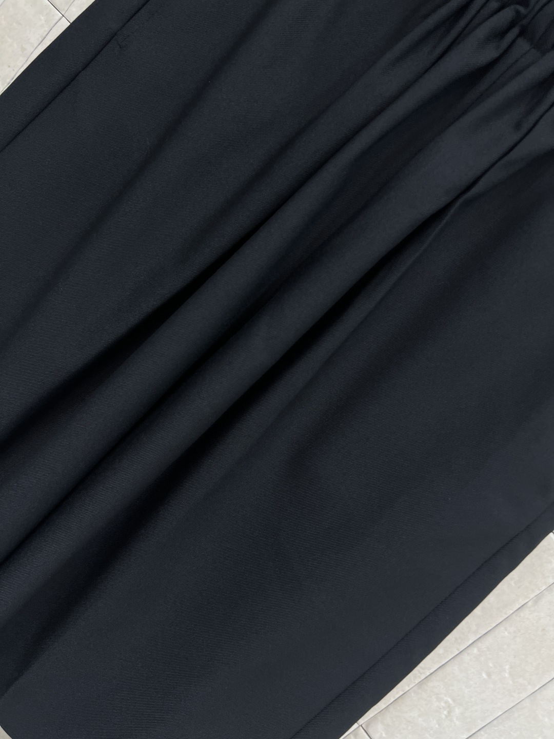 LW家 25秋冬新款 褶皱皮扣装饰阔腿短裤 可以日常通勤的一款西装短裤 高腰褶皱皮带装饰很有设计感 立体