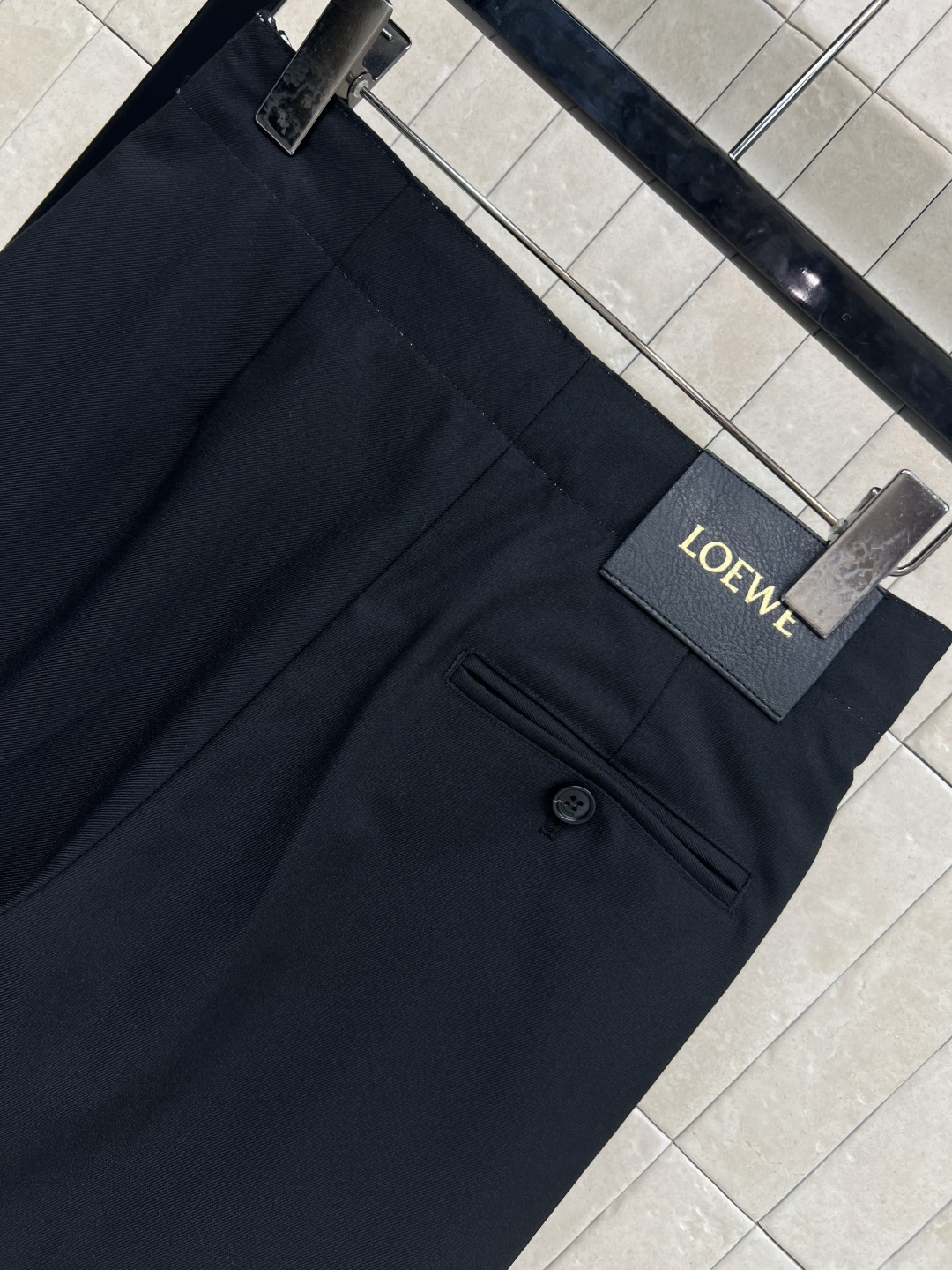 LW家 25秋冬新款 褶皱皮扣装饰阔腿短裤 可以日常通勤的一款西装短裤 高腰褶皱皮带装饰很有设计感 立体