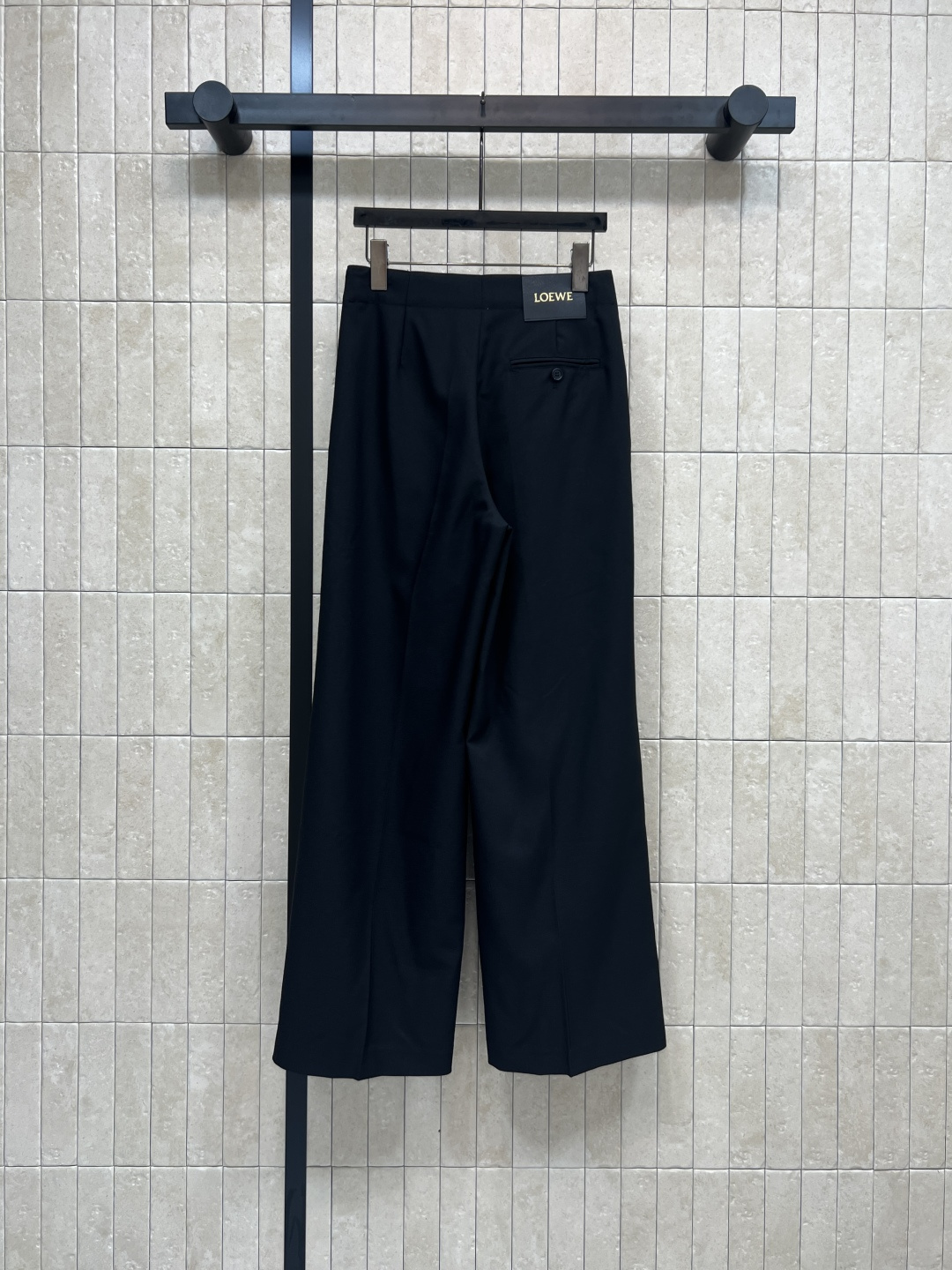 LW家 25秋冬新款 褶皱皮扣 直筒长裤 可以日常通勤的一款西裤 高腰褶皱皮带装饰很有设计感 立体有形巧