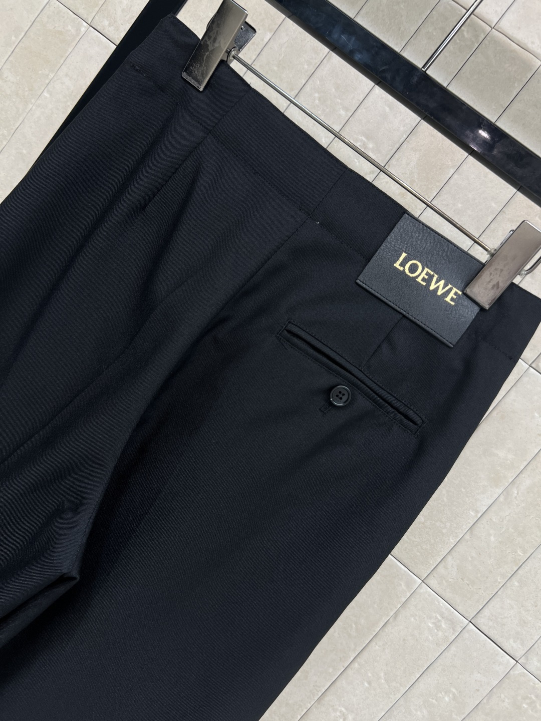 LW家 25秋冬新款 褶皱皮扣 直筒长裤 可以日常通勤的一款西裤 高腰褶皱皮带装饰很有设计感 立体有形巧