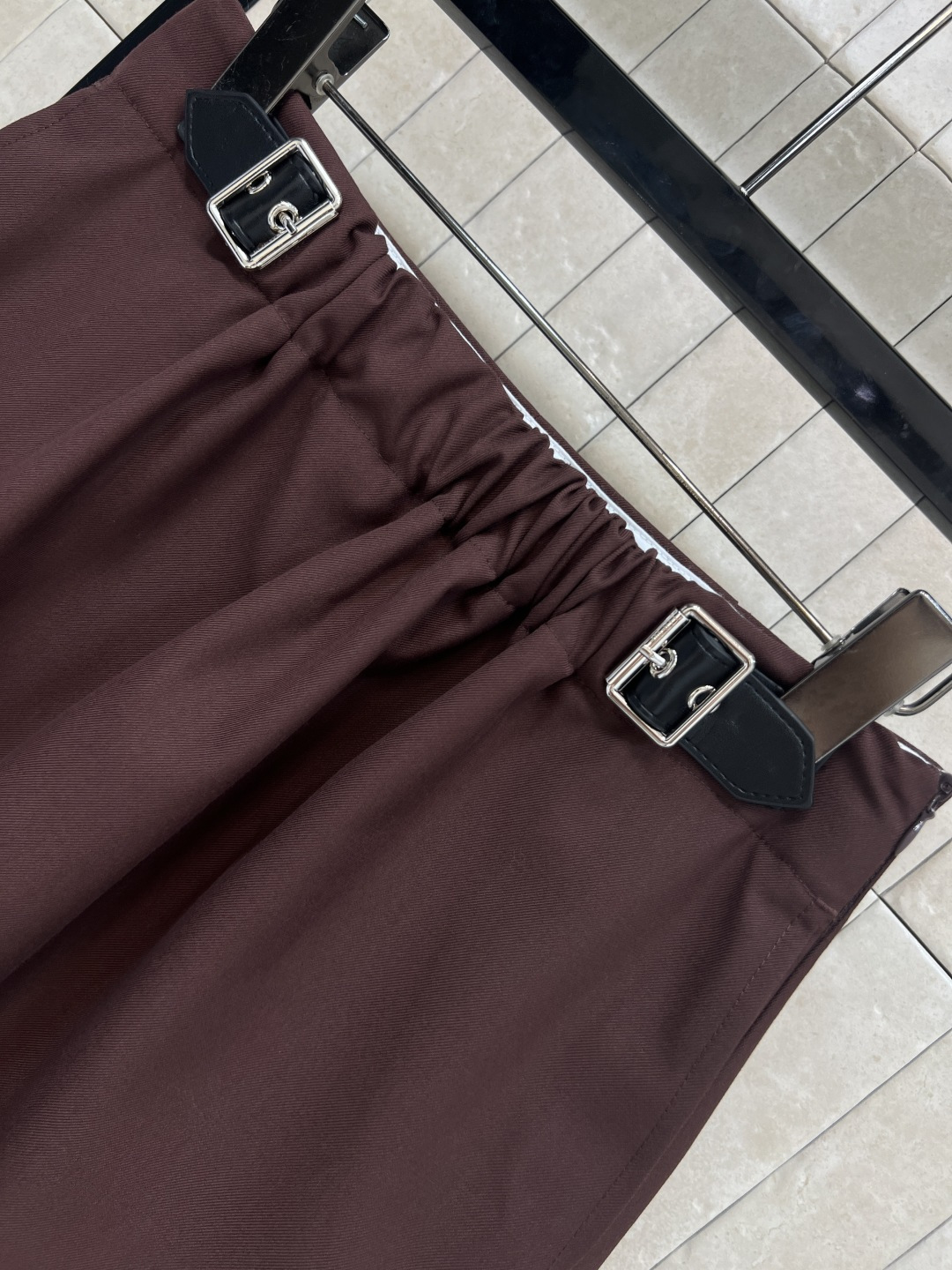 LW家 25秋冬新款 褶皱皮扣装饰西装短裤 四季通吃小短裙 高腰a字版型一秒拉长腿比例 减龄百搭 褶皱高