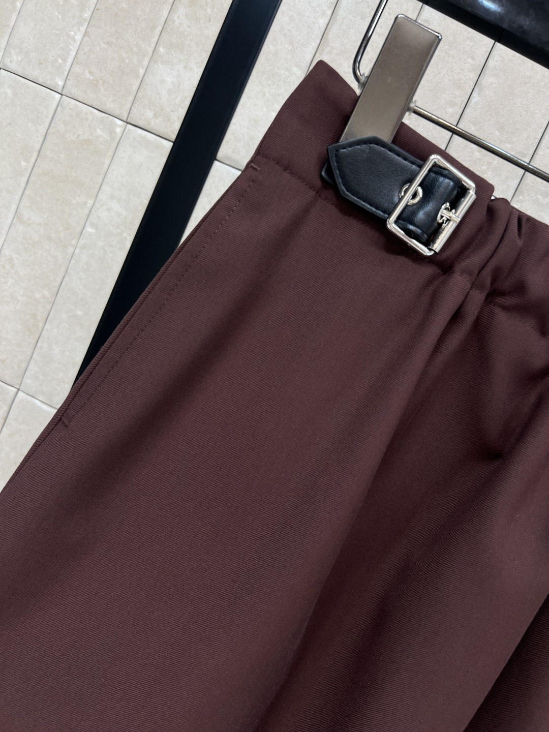 LW家 25秋冬新款 褶皱皮扣装饰西装短裤 四季通吃小短裙 高腰a字版型一秒拉长腿比例 减龄百搭 褶皱高