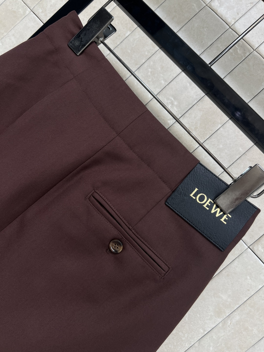 LW家 25秋冬新款 褶皱皮扣装饰西装短裤 四季通吃小短裙 高腰a字版型一秒拉长腿比例 减龄百搭 褶皱高