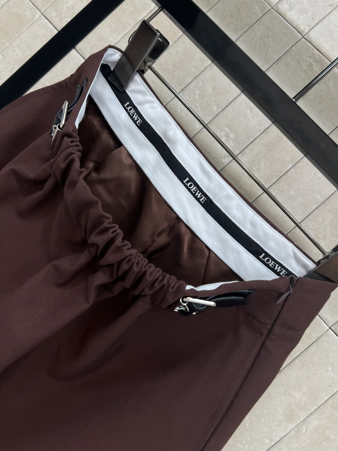 LW家 25秋冬新款 褶皱皮扣装饰西装短裤 四季通吃小短裙 高腰a字版型一秒拉长腿比例 减龄百搭 褶皱高