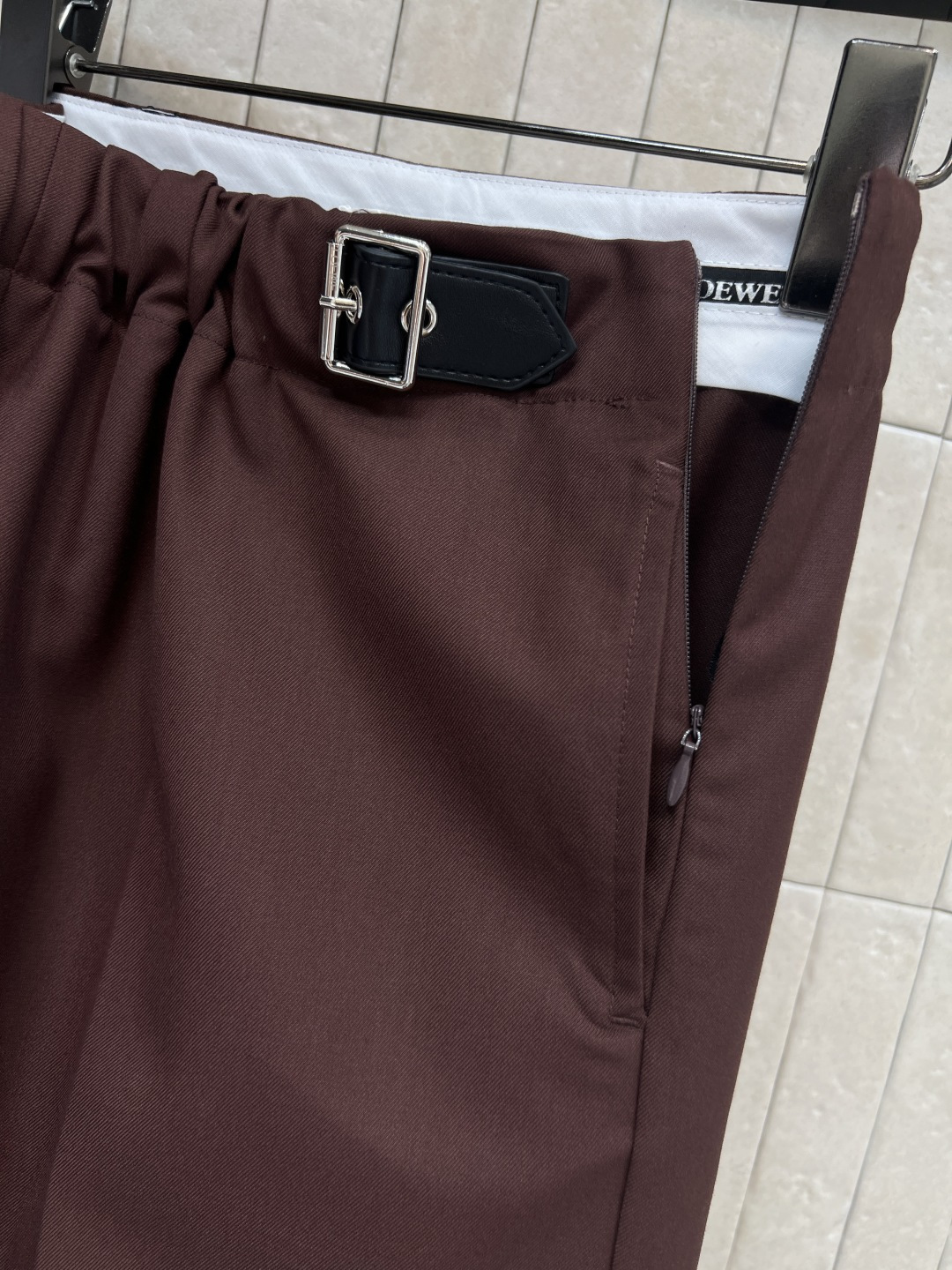 LW家 25秋冬新款 褶皱皮扣九裤阔腿西裤 可以日常通勤的一款西裤 高腰褶皱皮带装饰很有设计感 立体有形