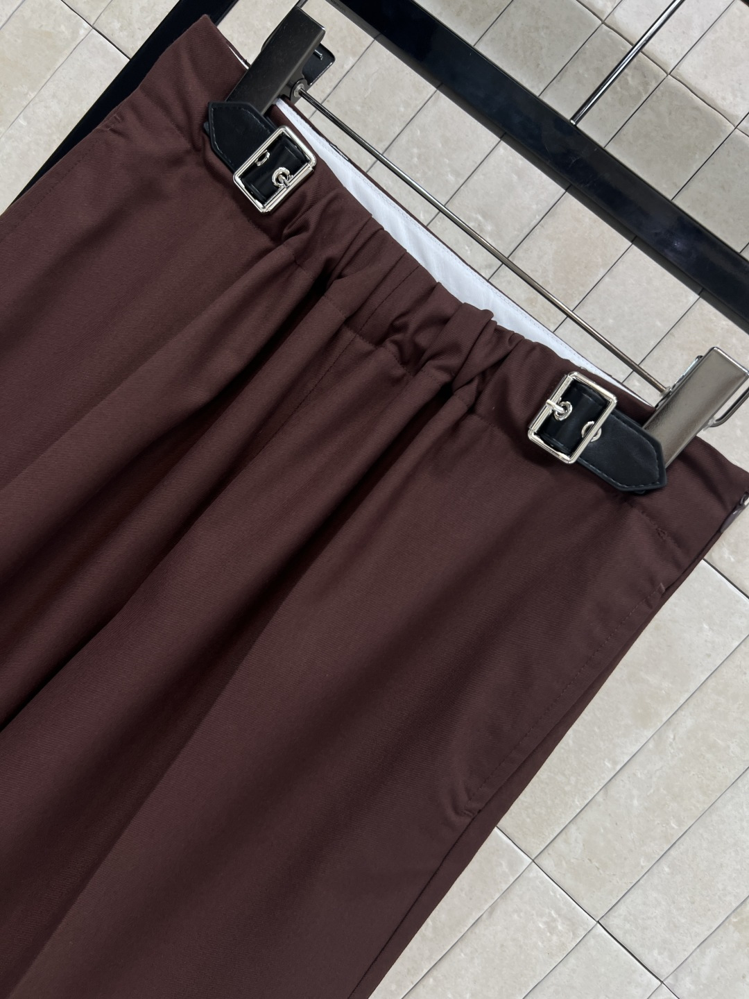 LW家 25秋冬新款 褶皱皮扣九裤阔腿西裤 可以日常通勤的一款西裤 高腰褶皱皮带装饰很有设计感 立体有形