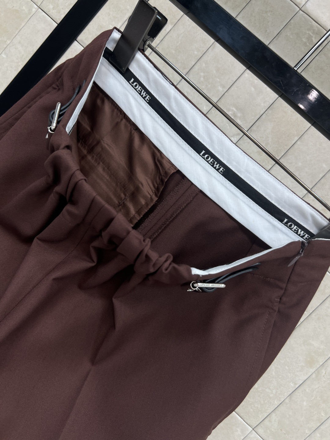 LW家 25秋冬新款 褶皱皮扣九裤阔腿西裤 可以日常通勤的一款西裤 高腰褶皱皮带装饰很有设计感 立体有形