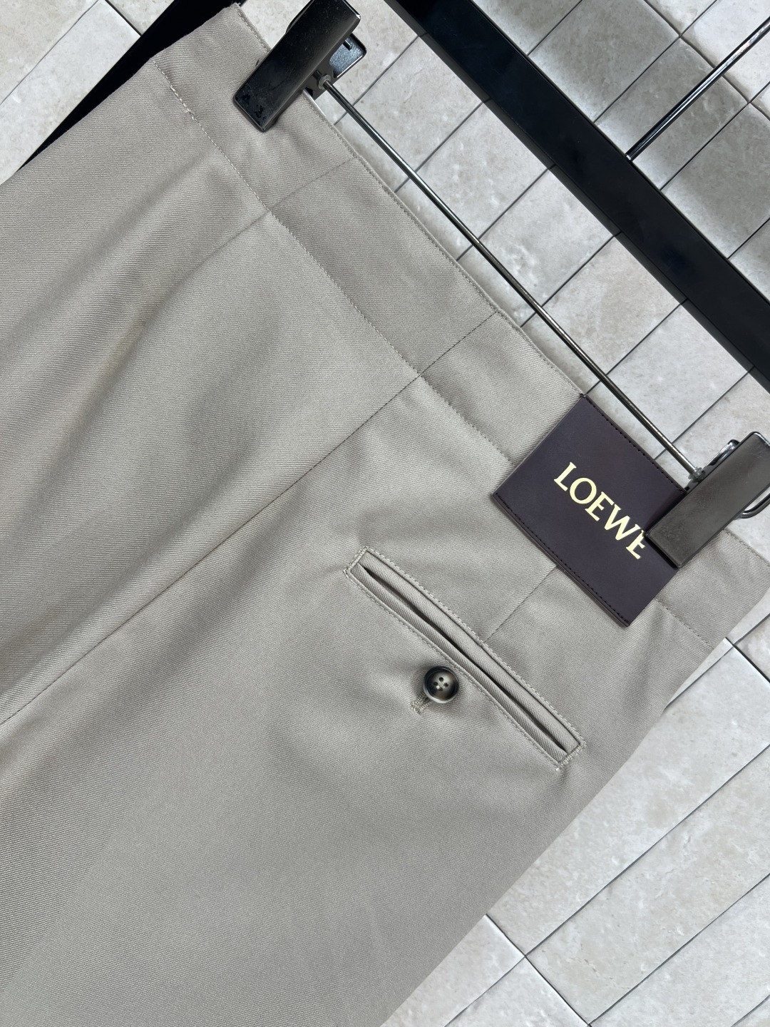 LW家 25秋冬新款 褶皱皮扣装饰阔腿短裤 可以日常通勤的一款西装短裤 高腰褶皱皮带装饰很有设计感 立体