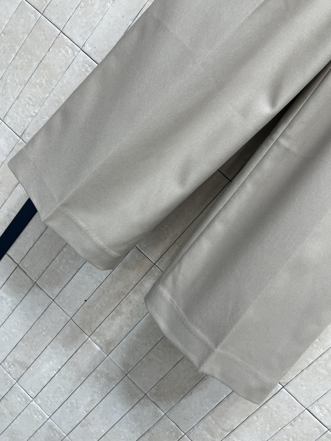 LW家 25秋冬新款 褶皱皮扣 直筒长裤 可以日常通勤的一款西裤 高腰褶皱皮带装饰很有设计感 立体有形巧