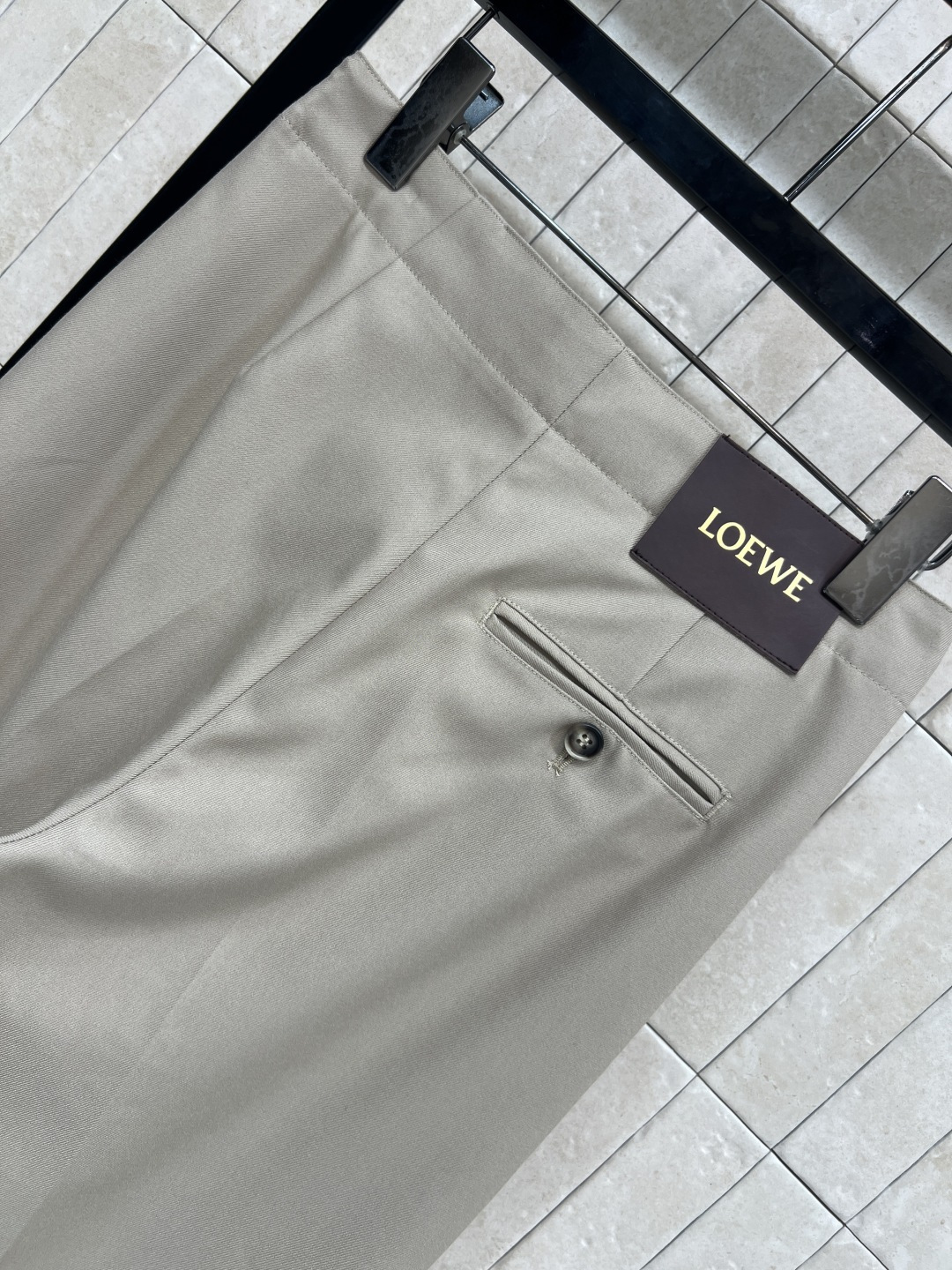 LW家 25秋冬新款 褶皱皮扣 直筒长裤 可以日常通勤的一款西裤 高腰褶皱皮带装饰很有设计感 立体有形巧