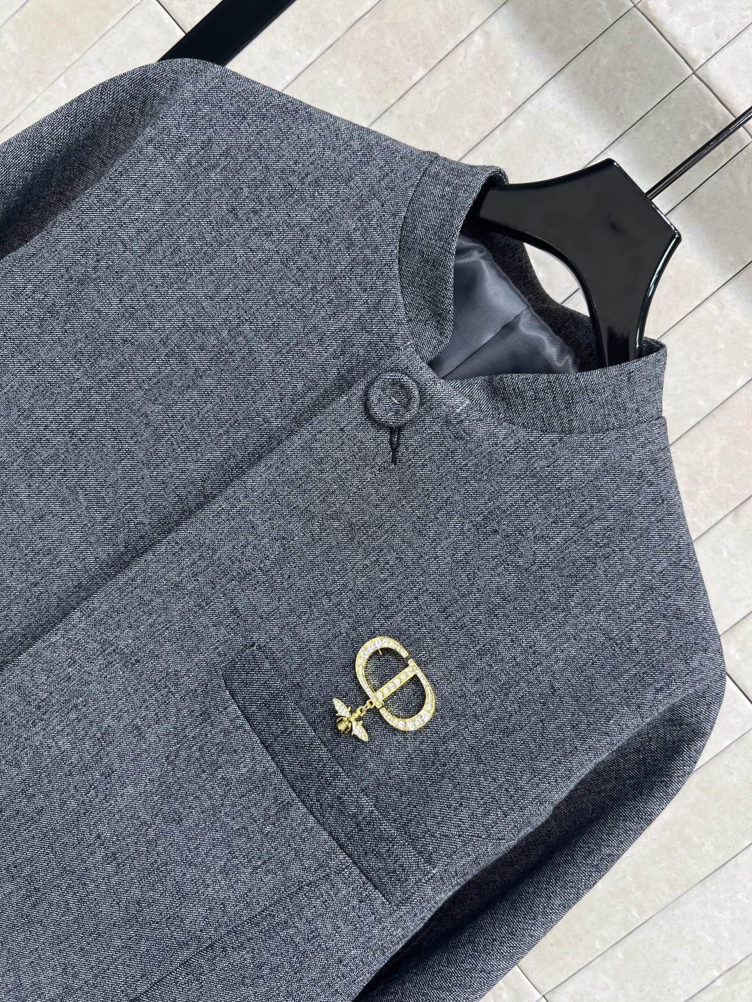 D家 25秋冬新款 立领胸针外套 小立领元气满满 超级减龄精致 立体剪裁版型 显瘦又百搭 日常搭配可盐可