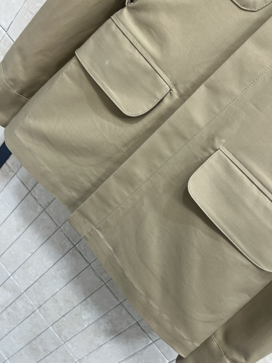 D家 25秋冬新款 卡其色翻领收腰夹克外套 有点工装风的帅气感 轻松营造飒气女孩 经典卡其色百搭又显白 