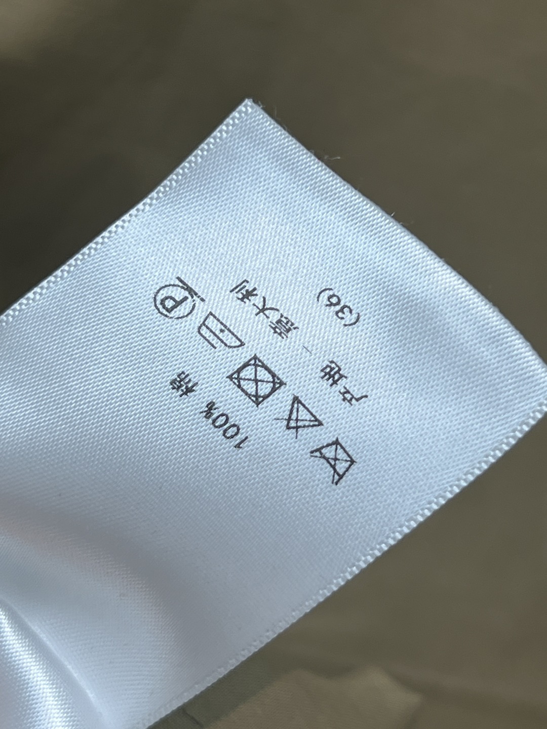 D家 25秋冬新款 卡其色翻领收腰夹克外套 有点工装风的帅气感 轻松营造飒气女孩 经典卡其色百搭又显白 