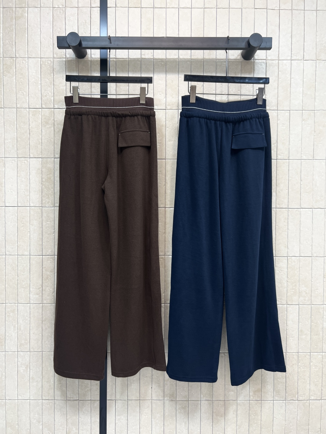 MIu家 25秋冬新款 针织高腰休闲裤 高腰抽绳收腰阔腿版型 面料垂感十足 有质感柔软亲肤 挺阔有型 时