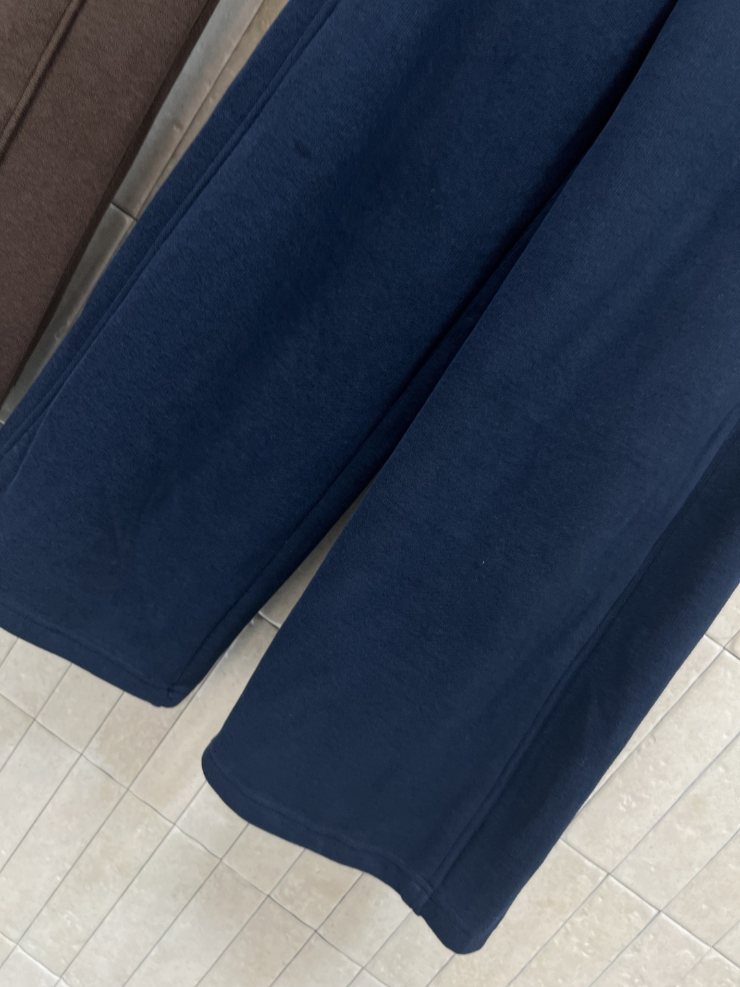 MIu家 25秋冬新款 针织高腰休闲裤 高腰抽绳收腰阔腿版型 面料垂感十足 有质感柔软亲肤 挺阔有型 时