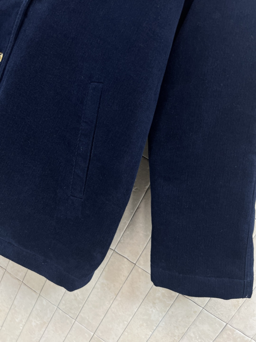 CE家 25秋冬新款 连帽灯芯绒夹克棉服 撞色拼接卫衣连帽假两件设计 定制深蓝色灯芯绒夹棉外套 高级又时