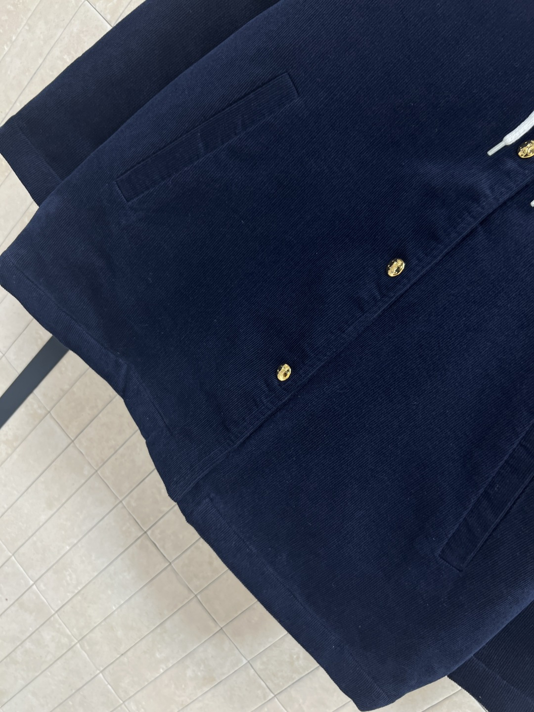 CE家 25秋冬新款 连帽灯芯绒夹克棉服 撞色拼接卫衣连帽假两件设计 定制深蓝色灯芯绒夹棉外套 高级又时