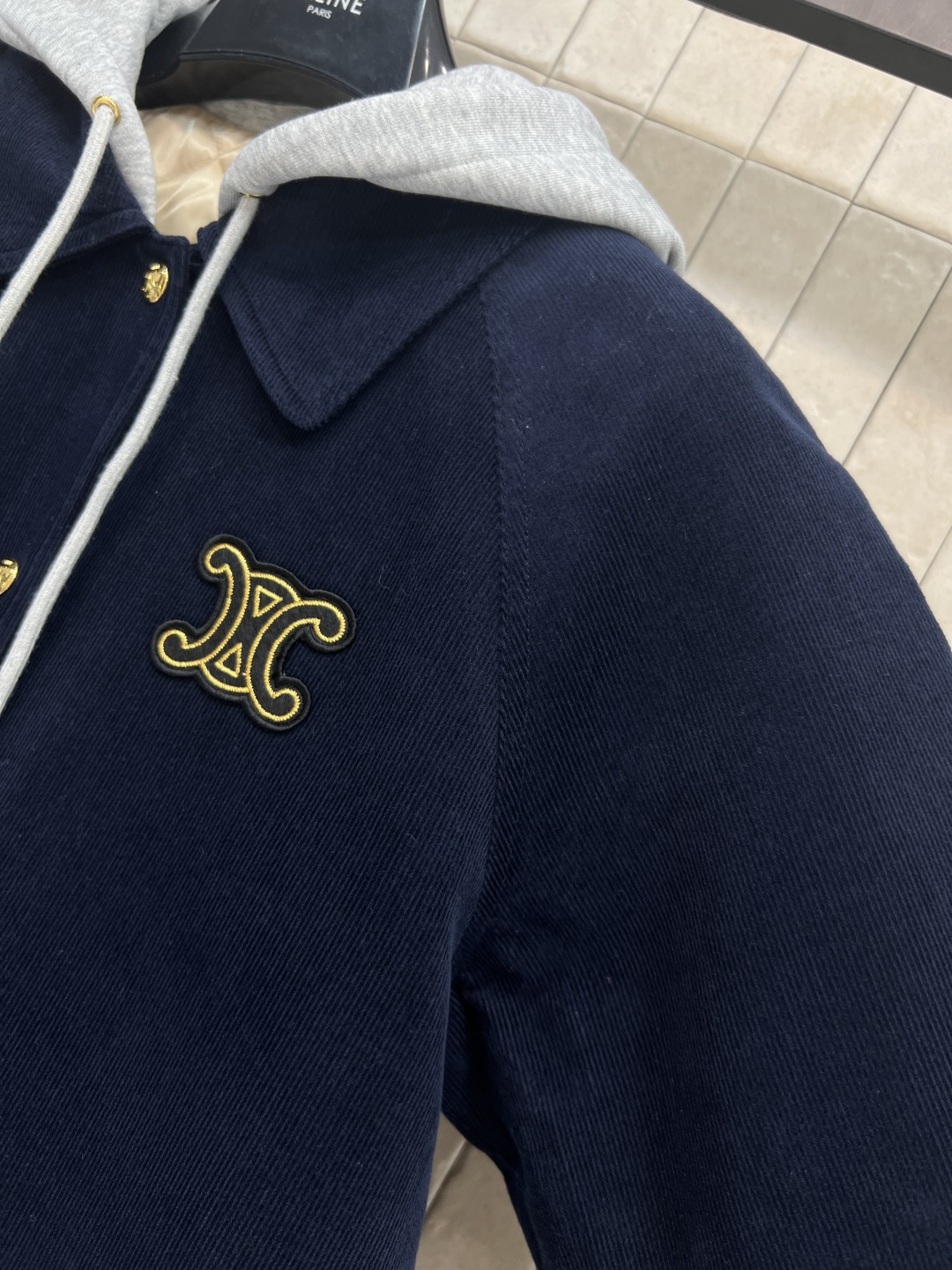 CE家 25秋冬新款 连帽灯芯绒夹克棉服 撞色拼接卫衣连帽假两件设计 定制深蓝色灯芯绒夹棉外套 高级又时