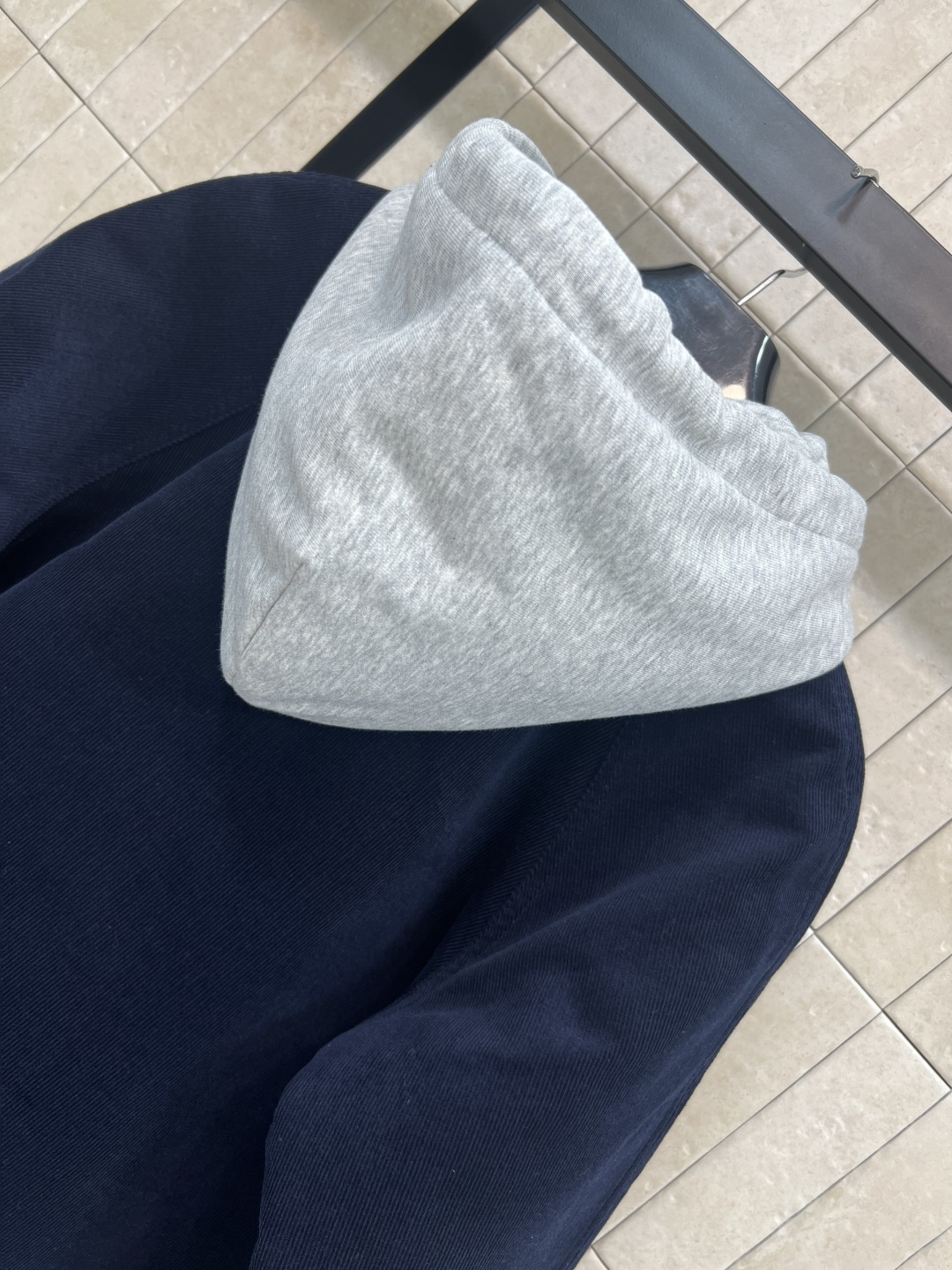 CE家 25秋冬新款 连帽灯芯绒夹克棉服 撞色拼接卫衣连帽假两件设计 定制深蓝色灯芯绒夹棉外套 高级又时