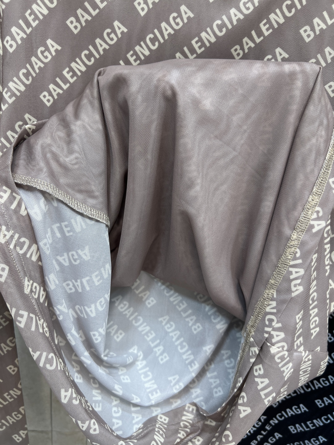 25秋冬新款 万能logo网纱打底衫 日常必备的单品 满弹幕 logo印花经典复古 修身版型显瘦百搭 透