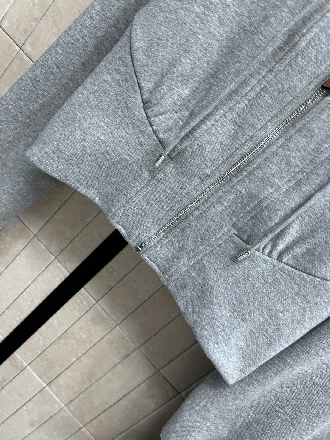 LW家 25秋冬新款 logo皮标休闲套装 连帽拉链短款外套搭配束脚长裤 一套上身帅气拉风 美式运动风减