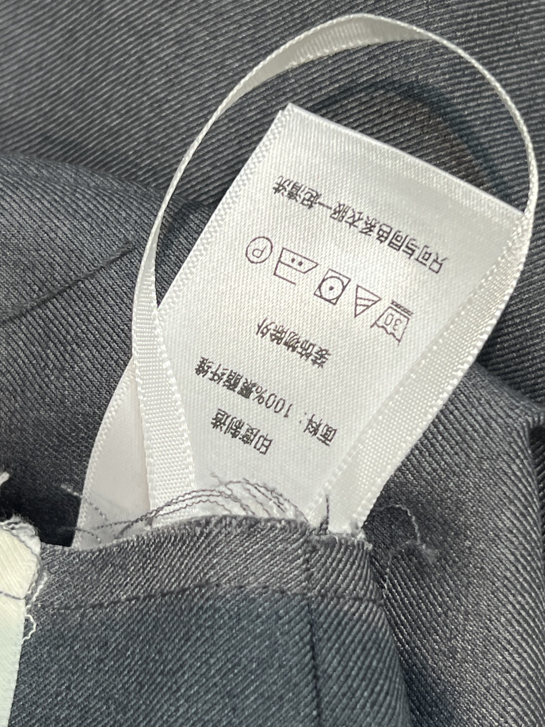 B家 25秋冬新款 骑士刺绣西装长裤 上身立马营造胸一下全是腿的感觉 无敌巨巨巨显瘦 垂感简直棒极了 搭